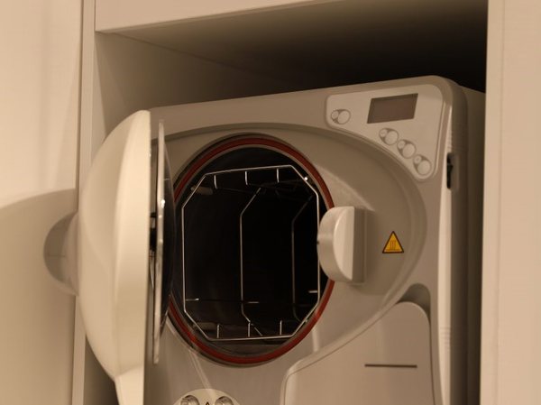 Instrument sterilisation at the AlbDental clinic