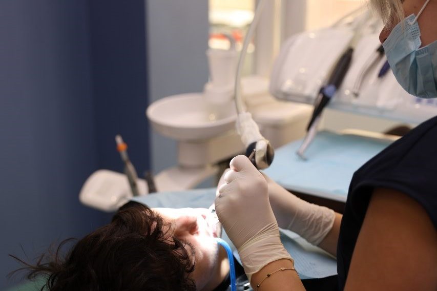 Trajtim dentar në Klinikën AlbDental