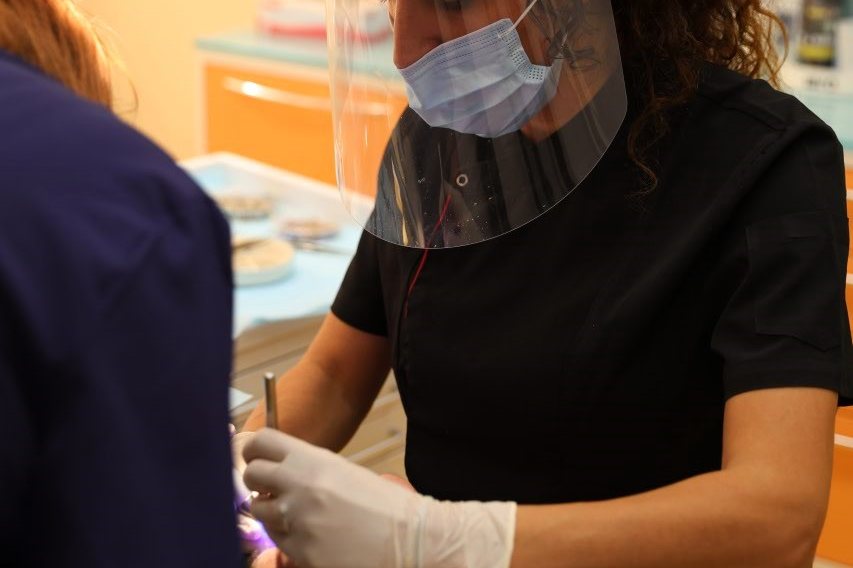 Trajtim dentar në Klinikën AlbDental