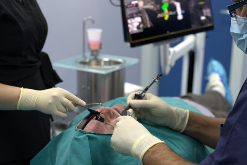 Kirurgji orale dhe implante në Klinikën AlbDental