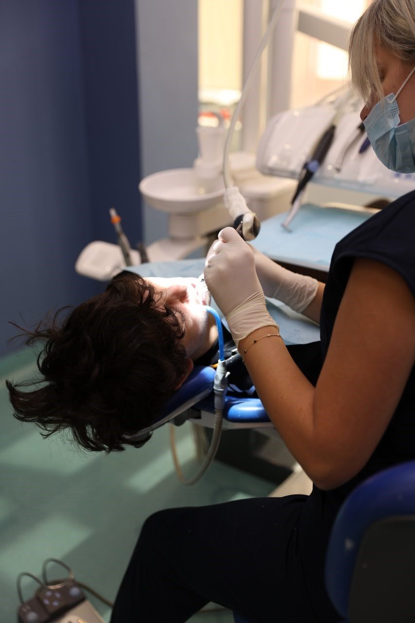 Trajtim dentar në Klinikën AlbDental