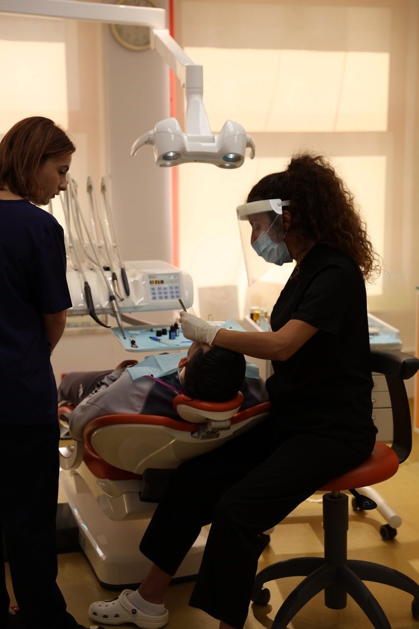 Trajtim dentar në Klinikën AlbDental
