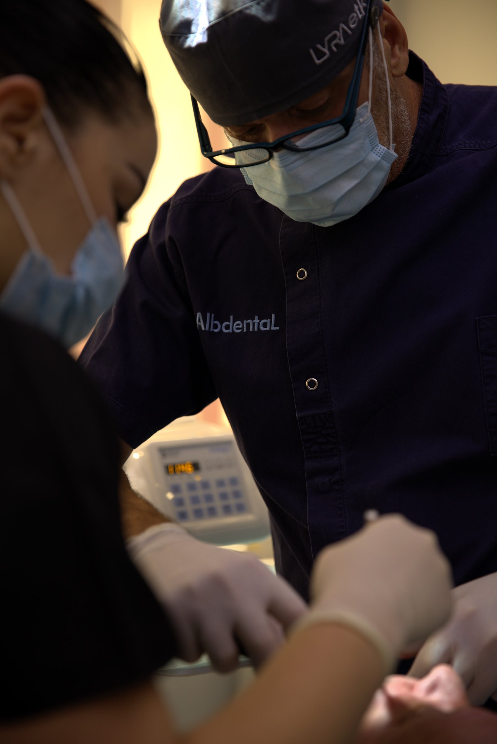 Trajtim dentar në Klinikën AlbDental