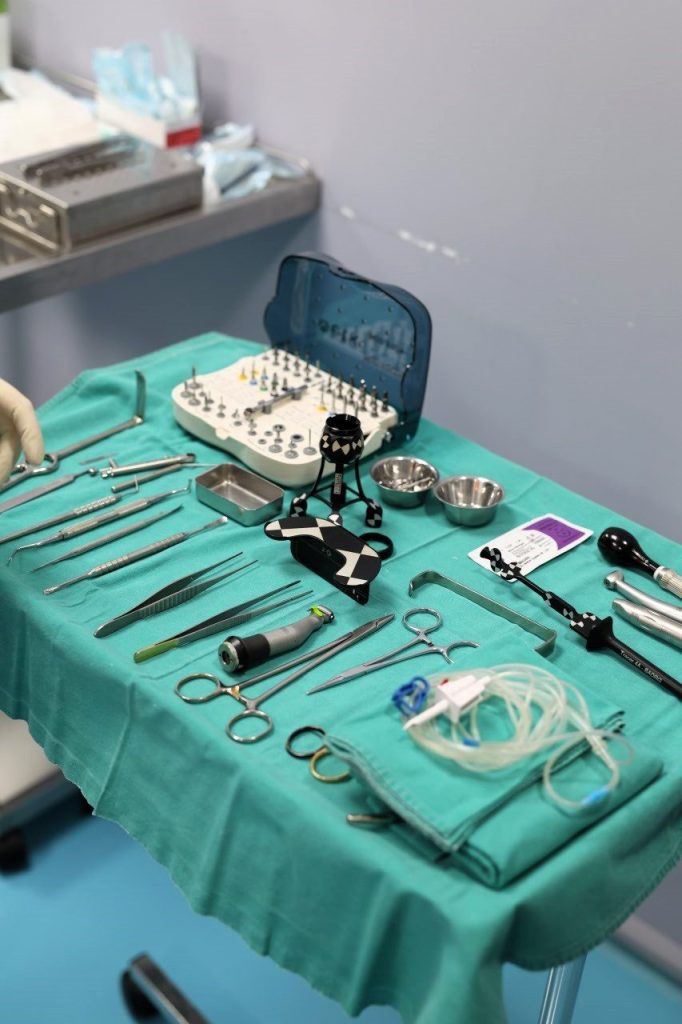 Kirurgji orale dhe implante në Klinikën AlbDental
