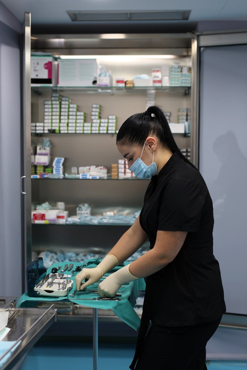 Kirurgji orale dhe implante në Klinikën AlbDental