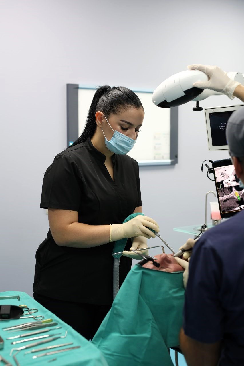 Kirurgji orale dhe implante në Klinikën AlbDental