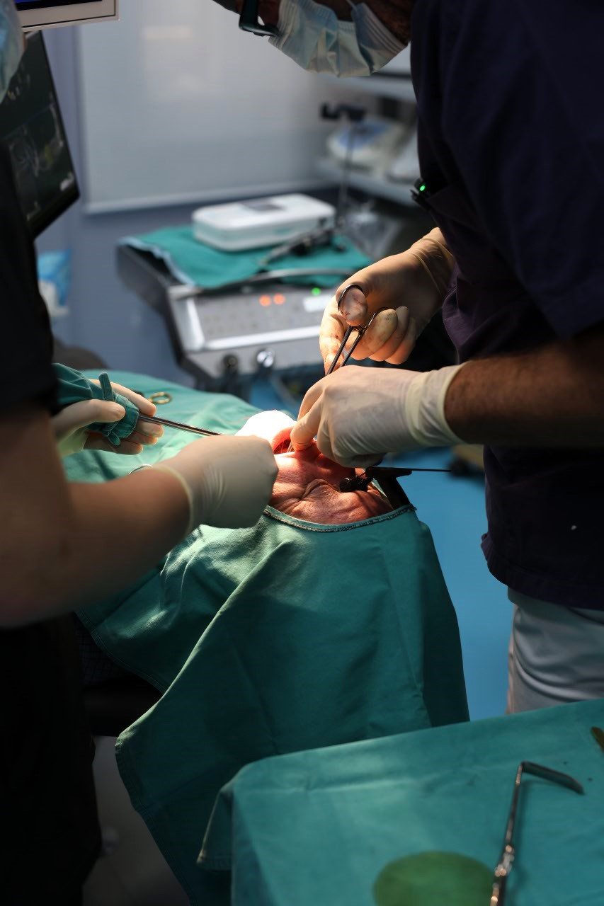 Kirurgji orale dhe implante në Klinikën AlbDental