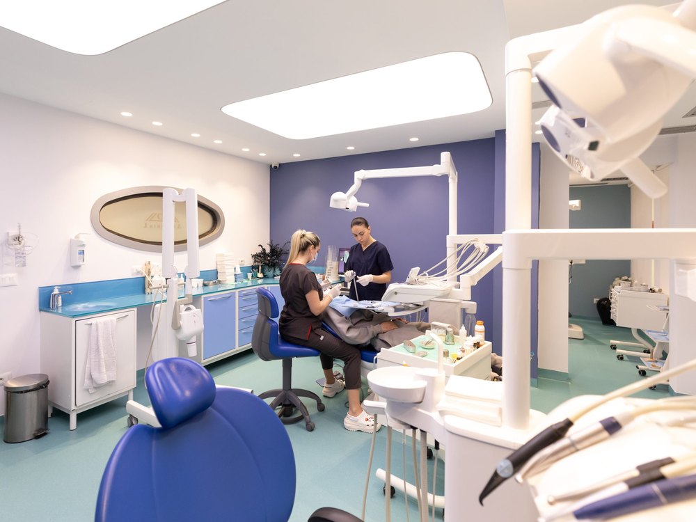 AlbDental AuD-6579 Treatment room at AlbDental Clinic